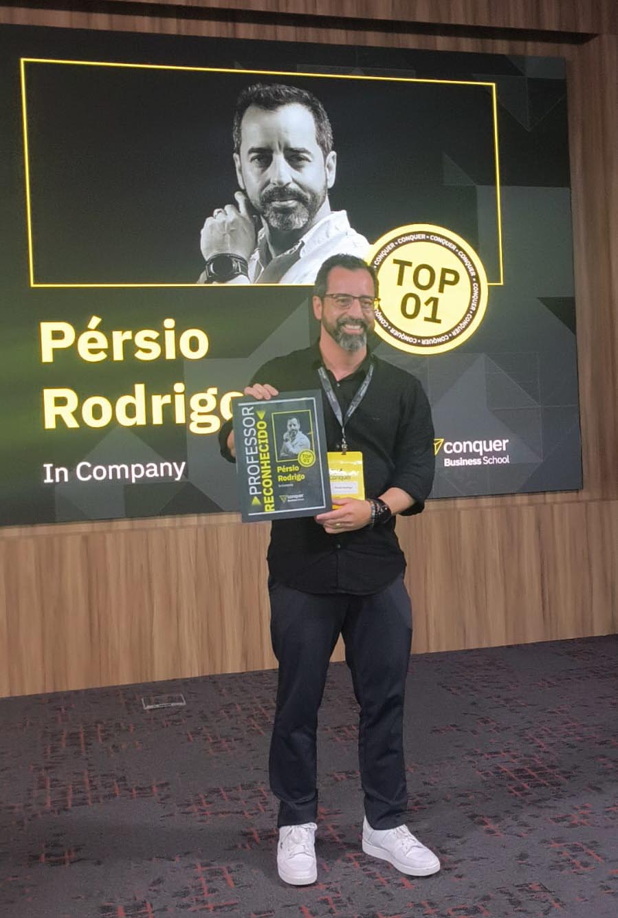 Pérsio Rodrigo em palco